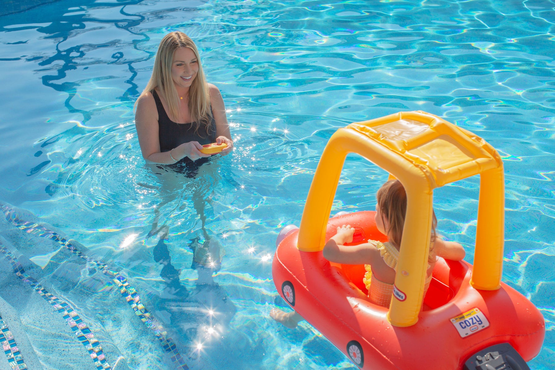 Barco Inflável Motorizado Little Tikes Cozy Coupe com Controle Remoto – Baby Boat