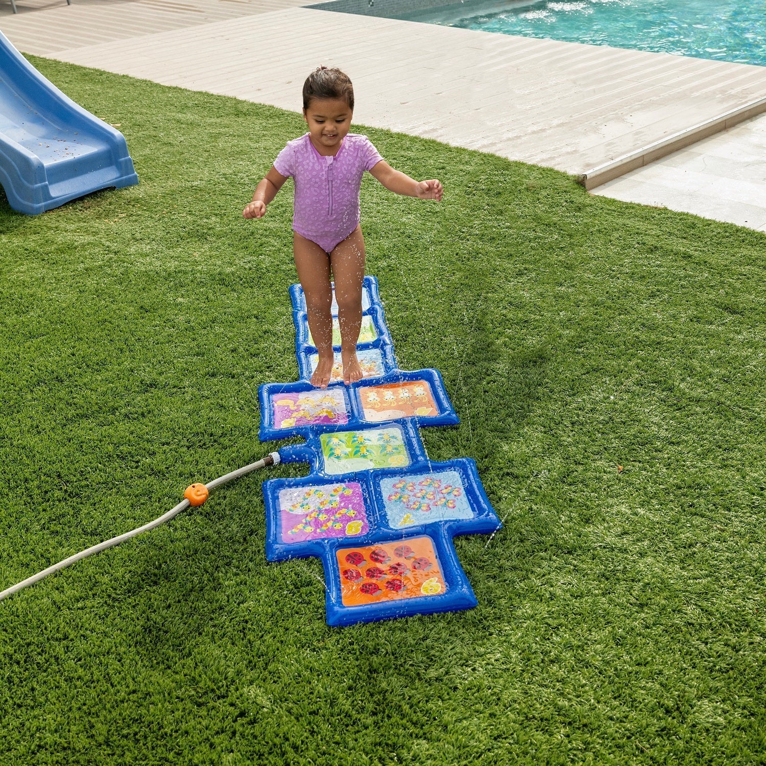 Tapete Aquático Amarelinha com Sprinkler Animal Friends – Little Tikes