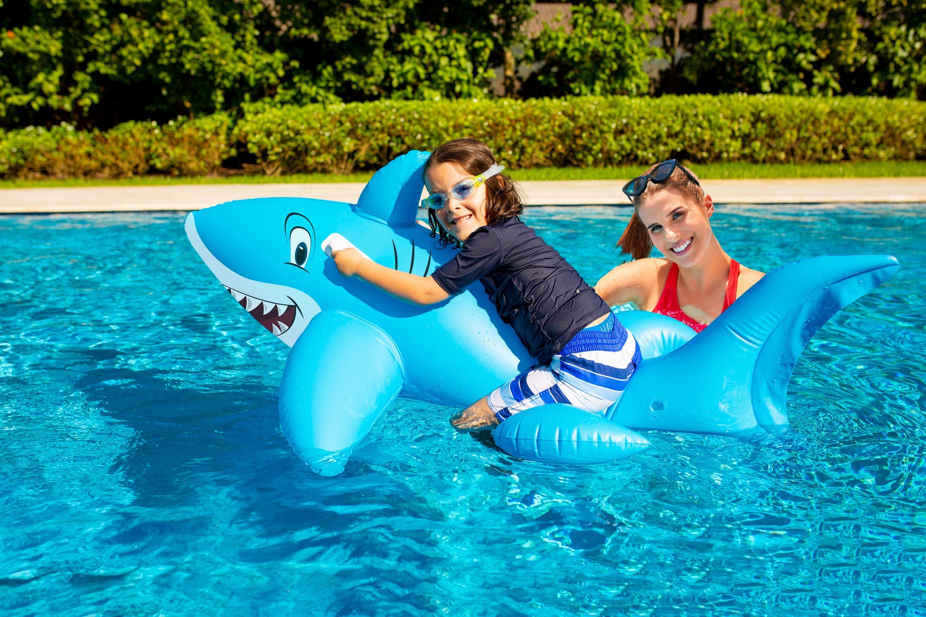 Tubarão Inflável Gigante Ride-On – PoolCandy