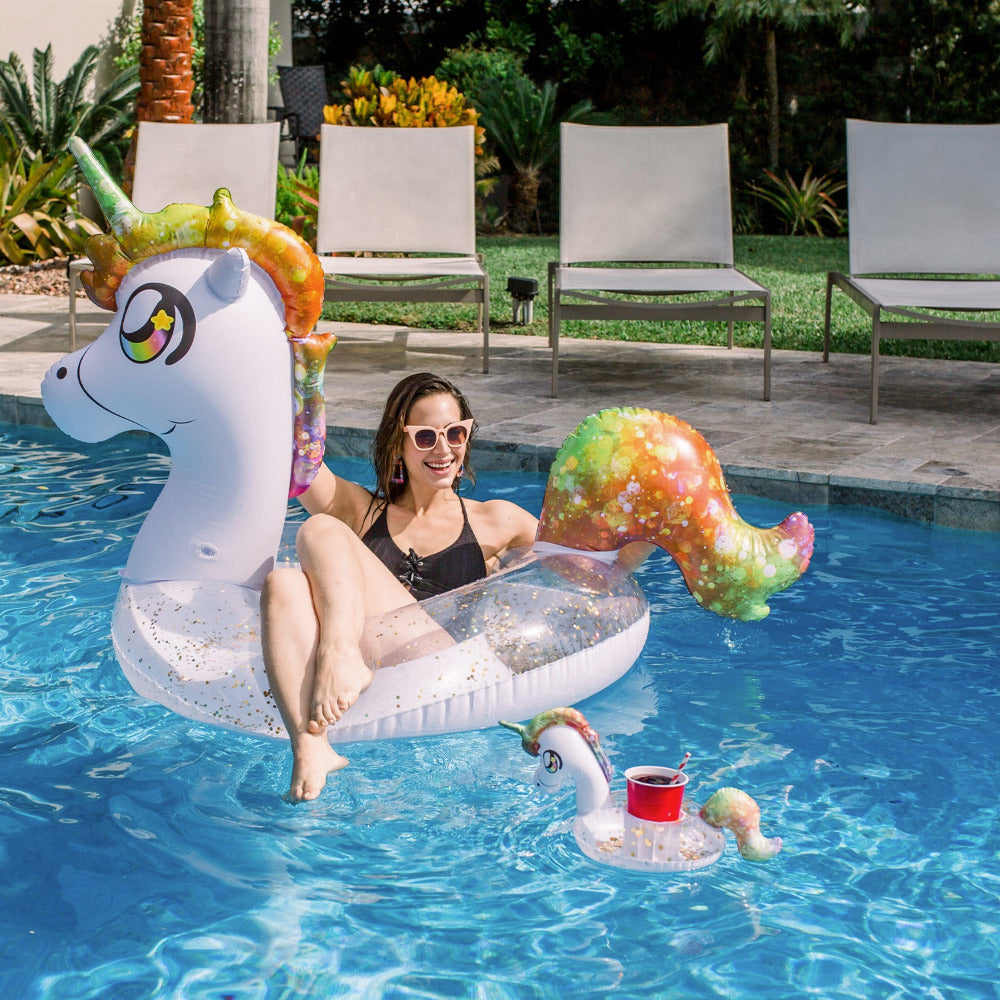 Boia Inflável Unicornio Gigante com Glitter + Porta-Copo Inflável – PoolCandy